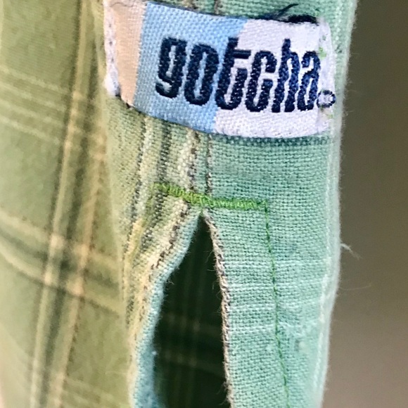 “GOTCHA”, short sleeve button down collared shirt. - Picture 4 of 4